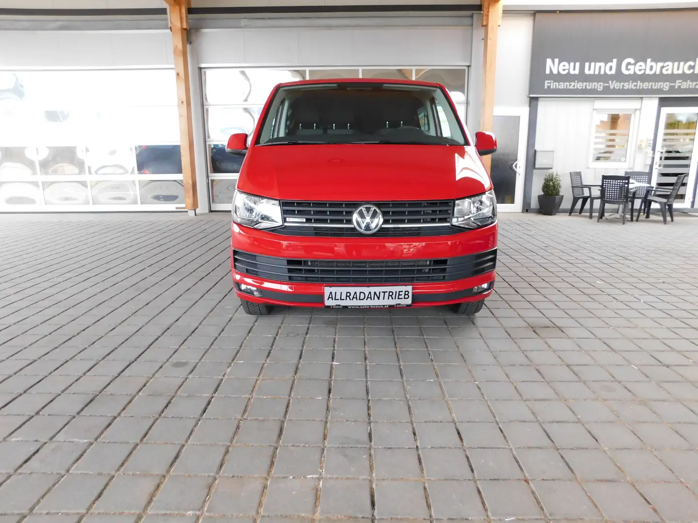 Volkswagen T6 Kombi Kombi lang 4Motion Rojo - 2