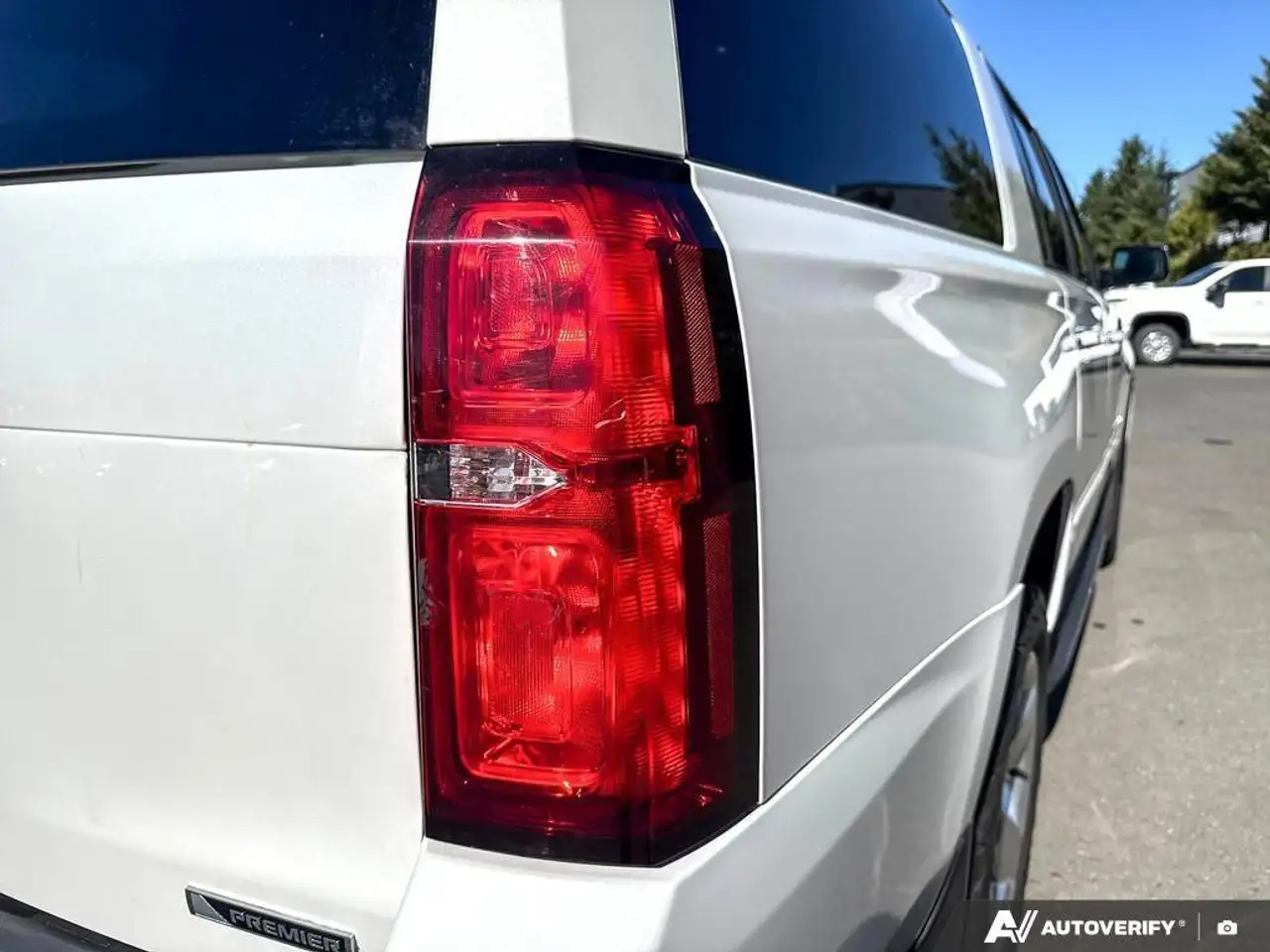 Chevrolet Suburban photo Chevrolet Suburban