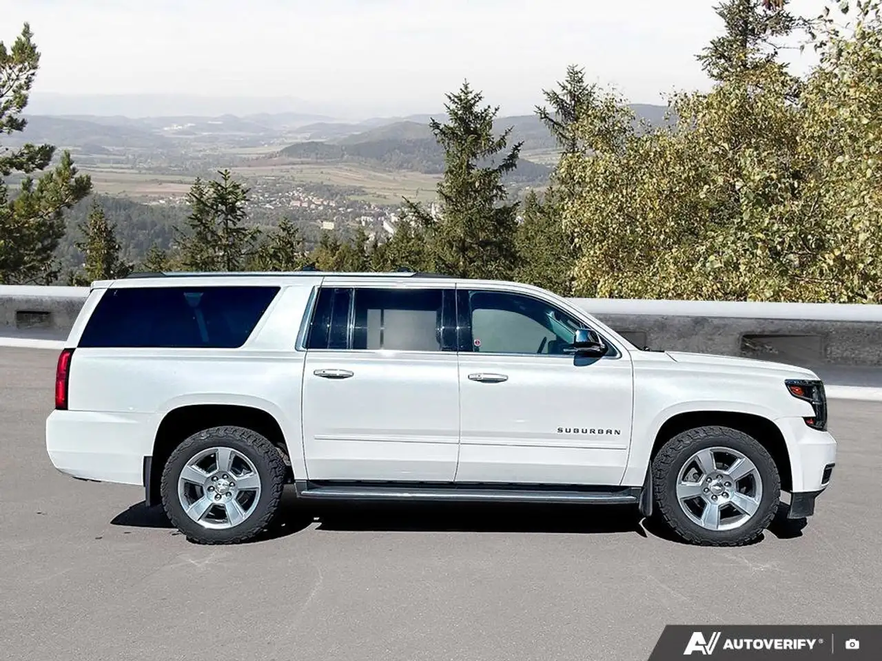 Chevrolet Suburban photo Chevrolet Suburban