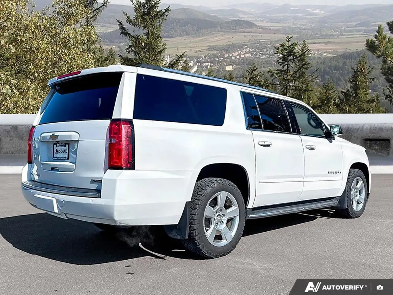 Chevrolet Suburban photo Chevrolet Suburban