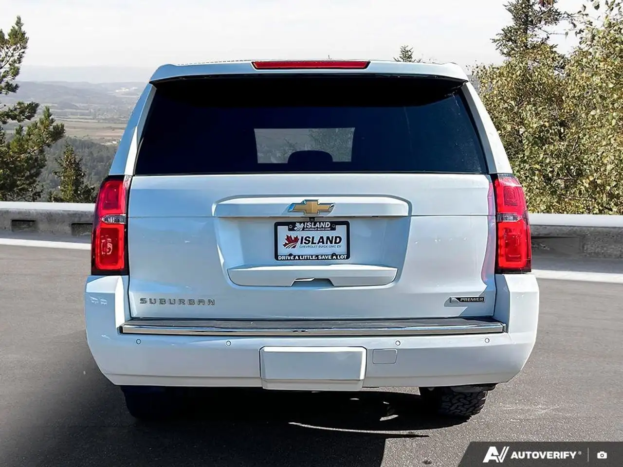 Chevrolet Suburban photo Chevrolet Suburban