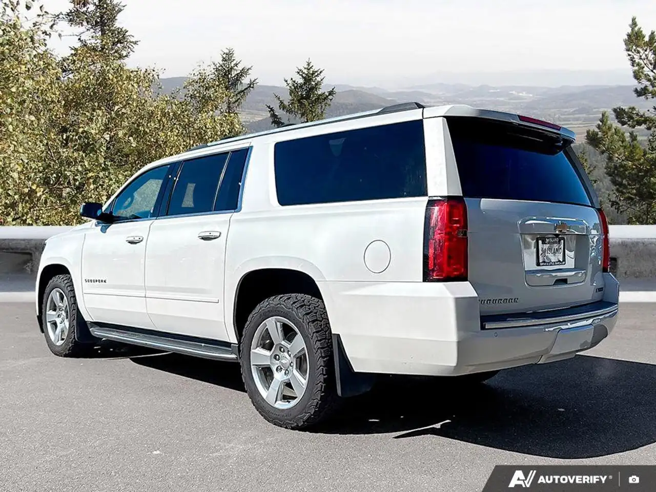 Chevrolet Suburban photo Chevrolet Suburban