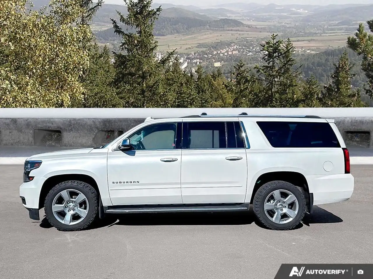 Chevrolet Suburban photo Chevrolet Suburban