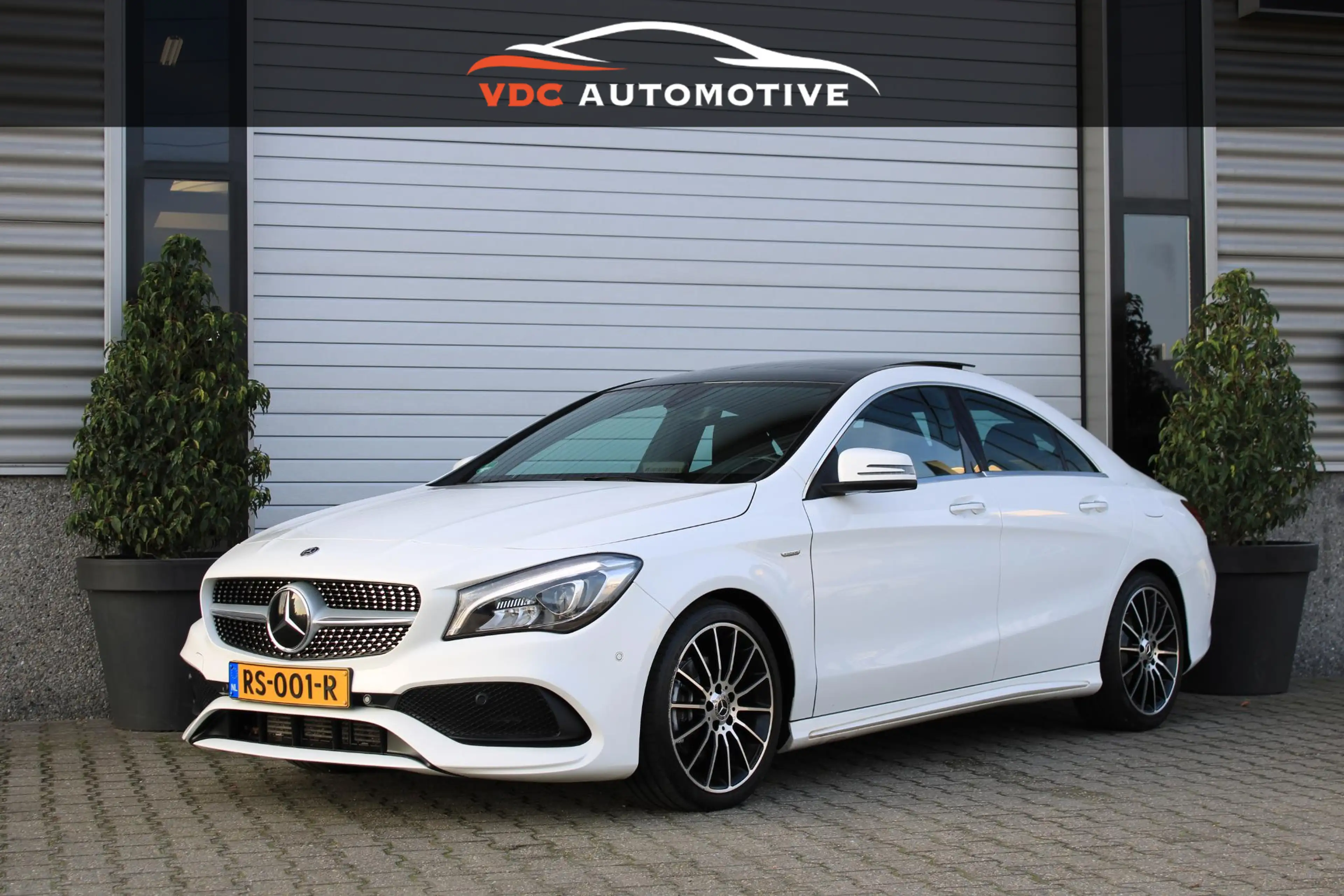 Mercedes-Benz CLA 180 AMG Pano | Distronic | Memory | Camera | Carplay |