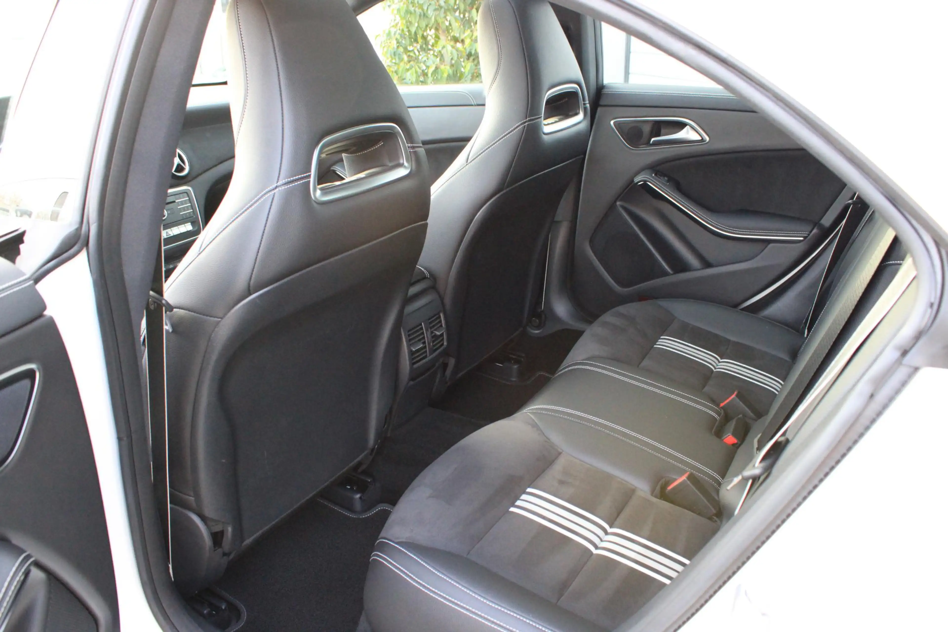 Mercedes-Benz CLA 180 AMG Pano | Distronic | Memory | Camera | Carplay | — photo 8