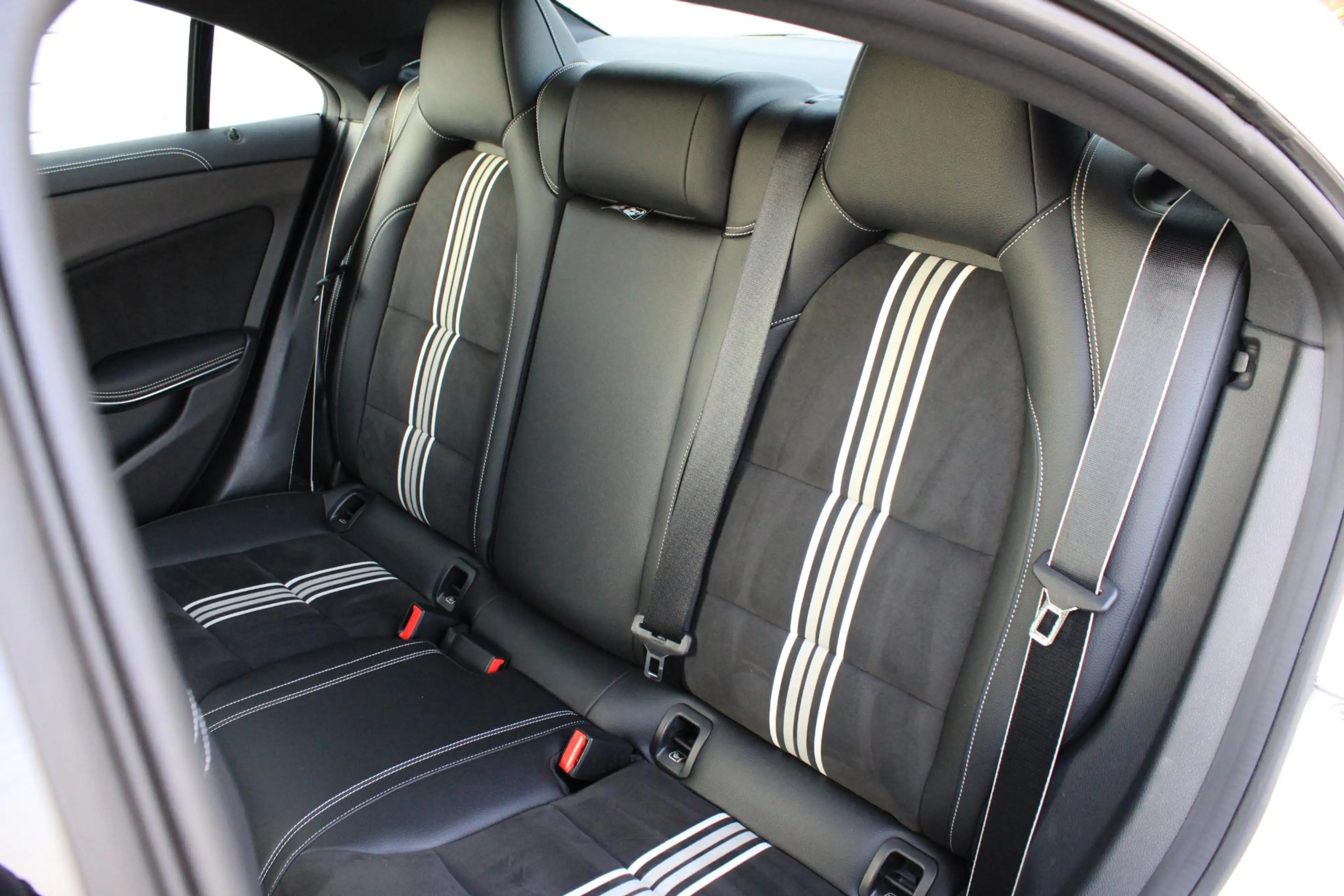 Mercedes-Benz CLA 180 AMG Pano | Distronic | Memory | Camera | Carplay | — photo 3