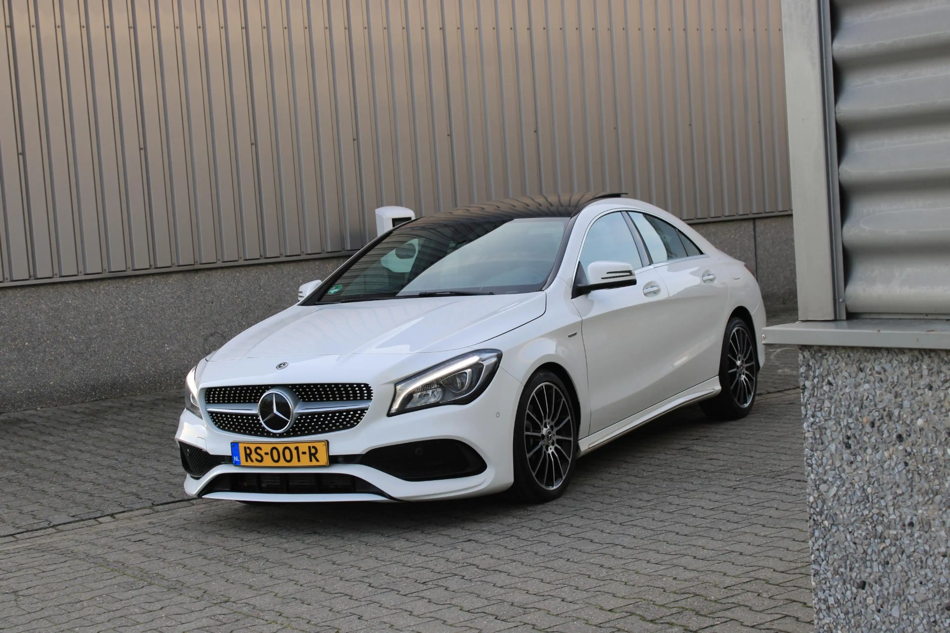 Mercedes-Benz CLA 180 AMG Pano | Distronic | Memory | Camera | Carplay | — photo 4