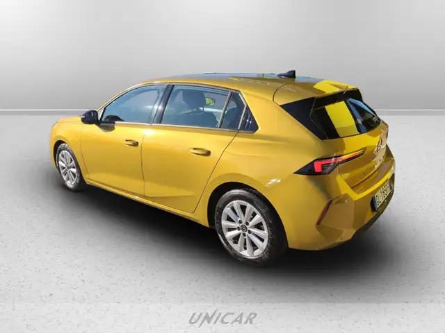 Opel Astra view 4