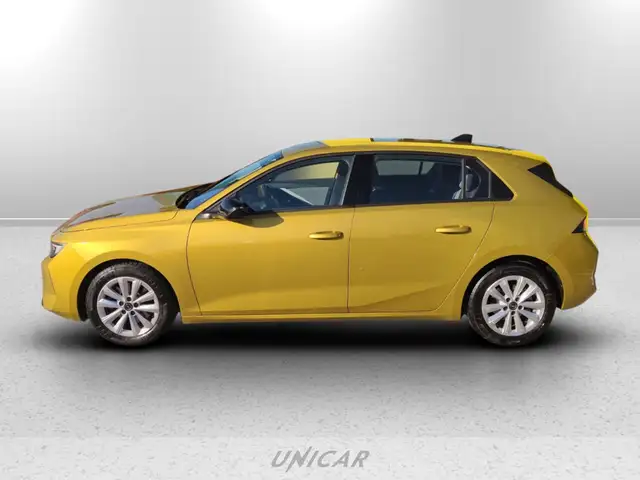 Opel Astra view 3