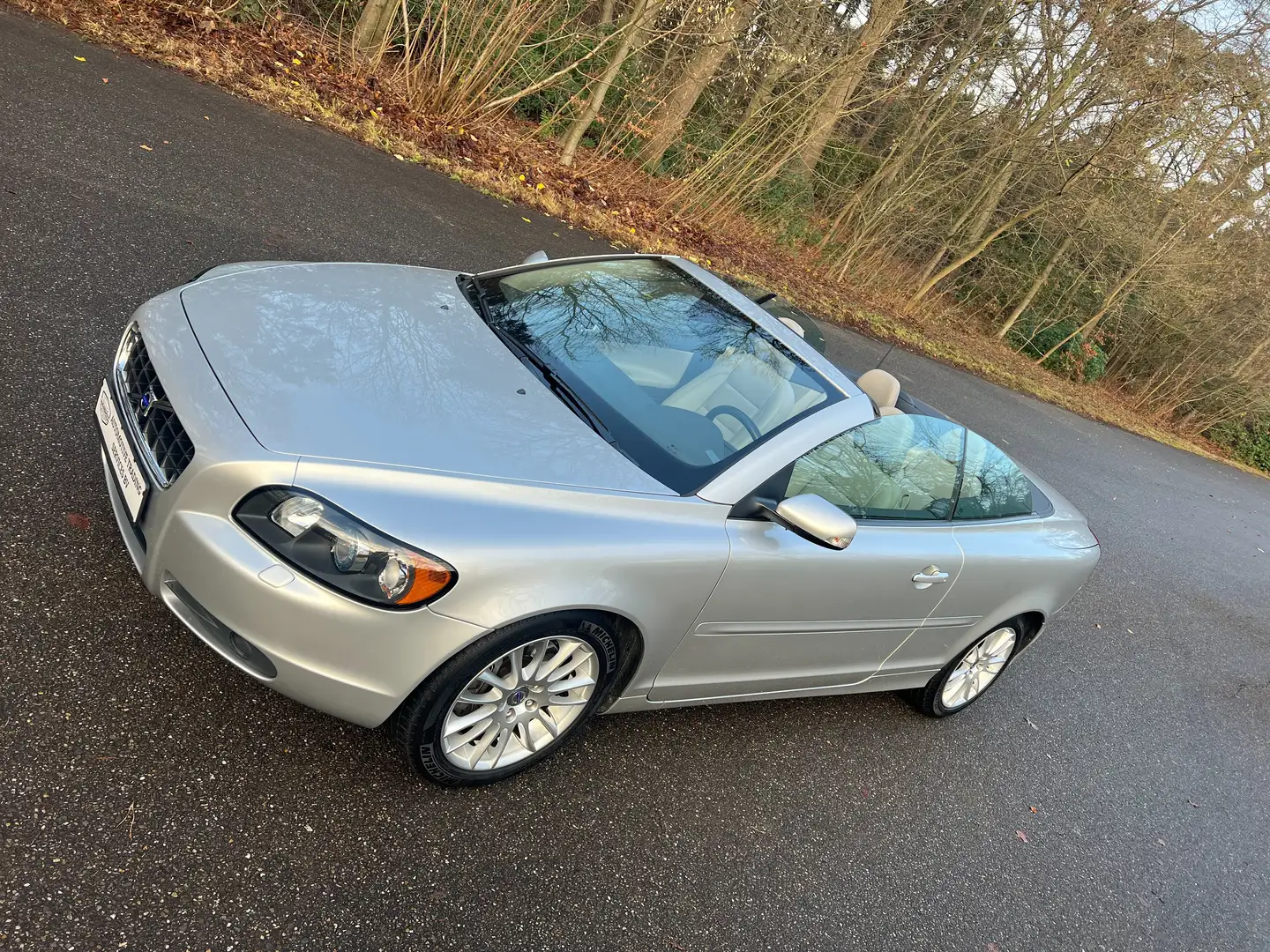 Volvo C70 2.4i 170PK Summum Automaat 42dkm 2006 Xenon Uniek Stříbrná - 2