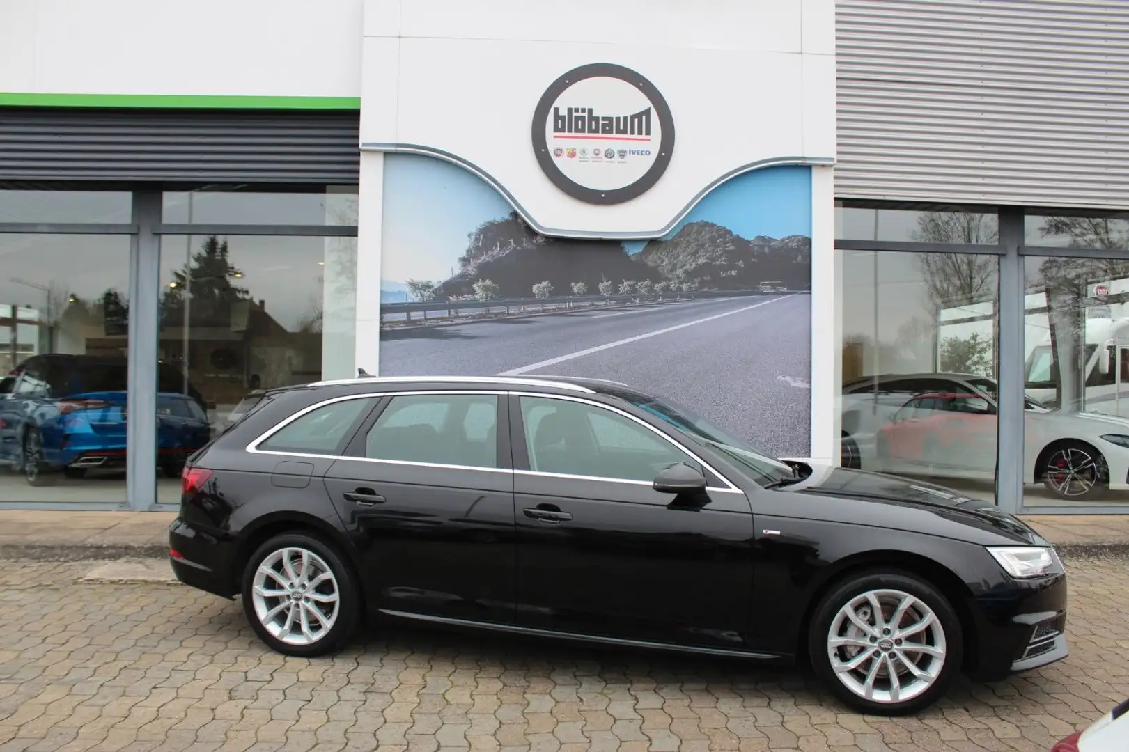 Audi A4 2.0 TDI Avant S Line Navi LED 18" Schwarz - 1