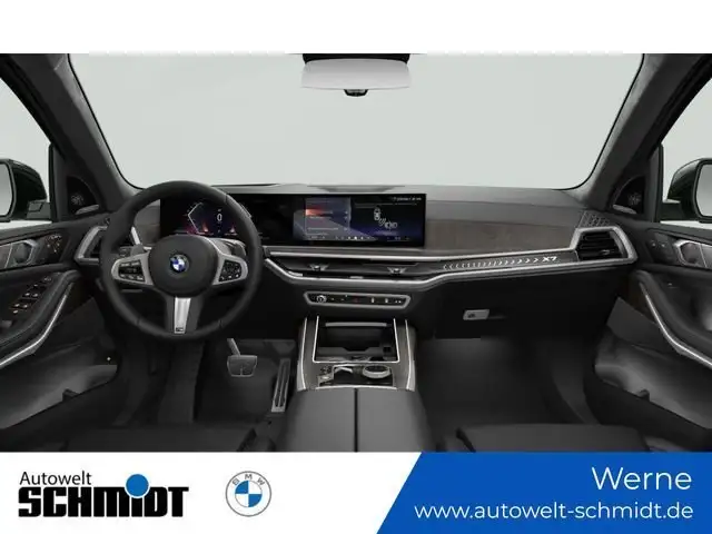 BMW X7 view 4
