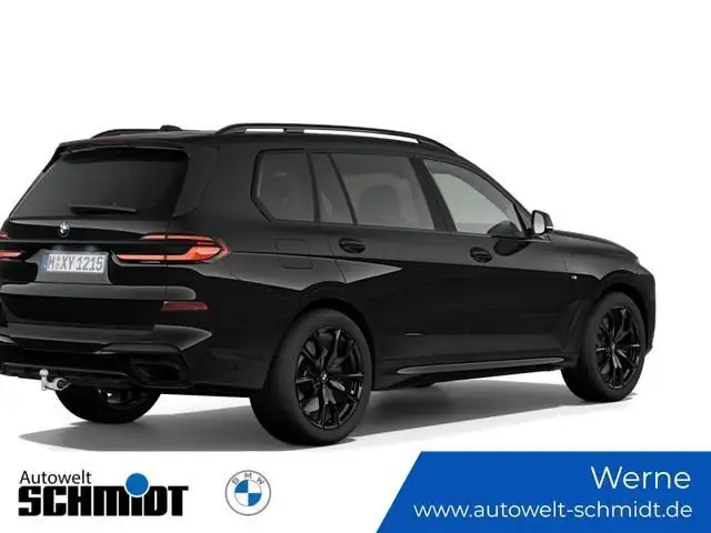 BMW X7 view 5