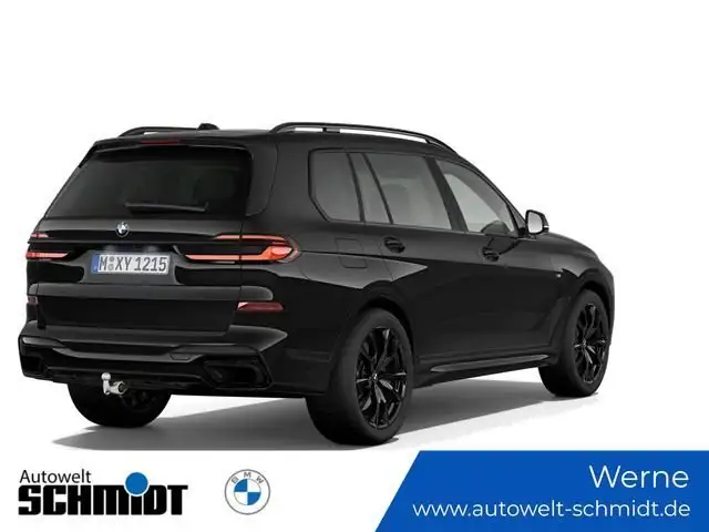 BMW X7 view 2
