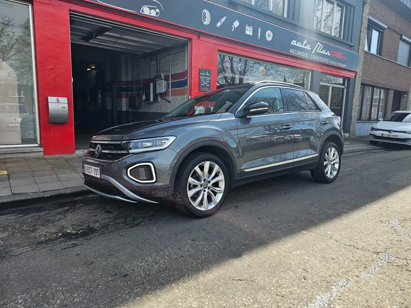 Volkswagen T-Roc 1.5 TSI Style 04.2022 26500 km Grijs - 1