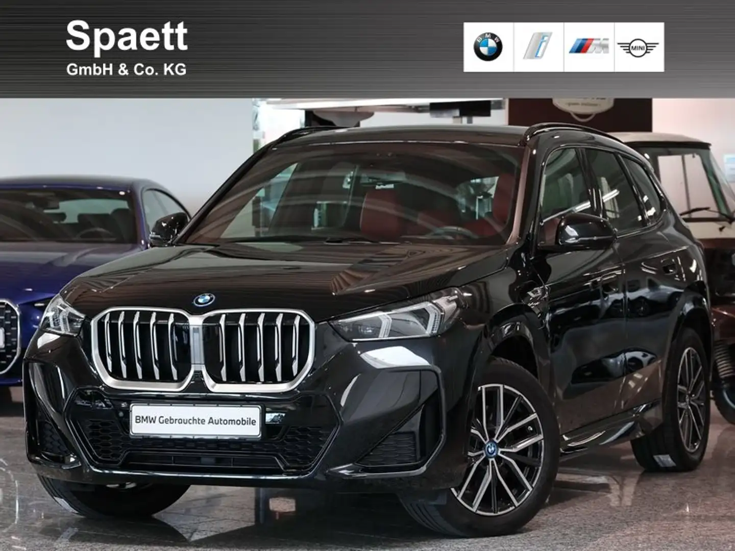 BMW X1 xDrive25e M Sport HUD HarmKar 360° DrivAssProf Zwart - 1