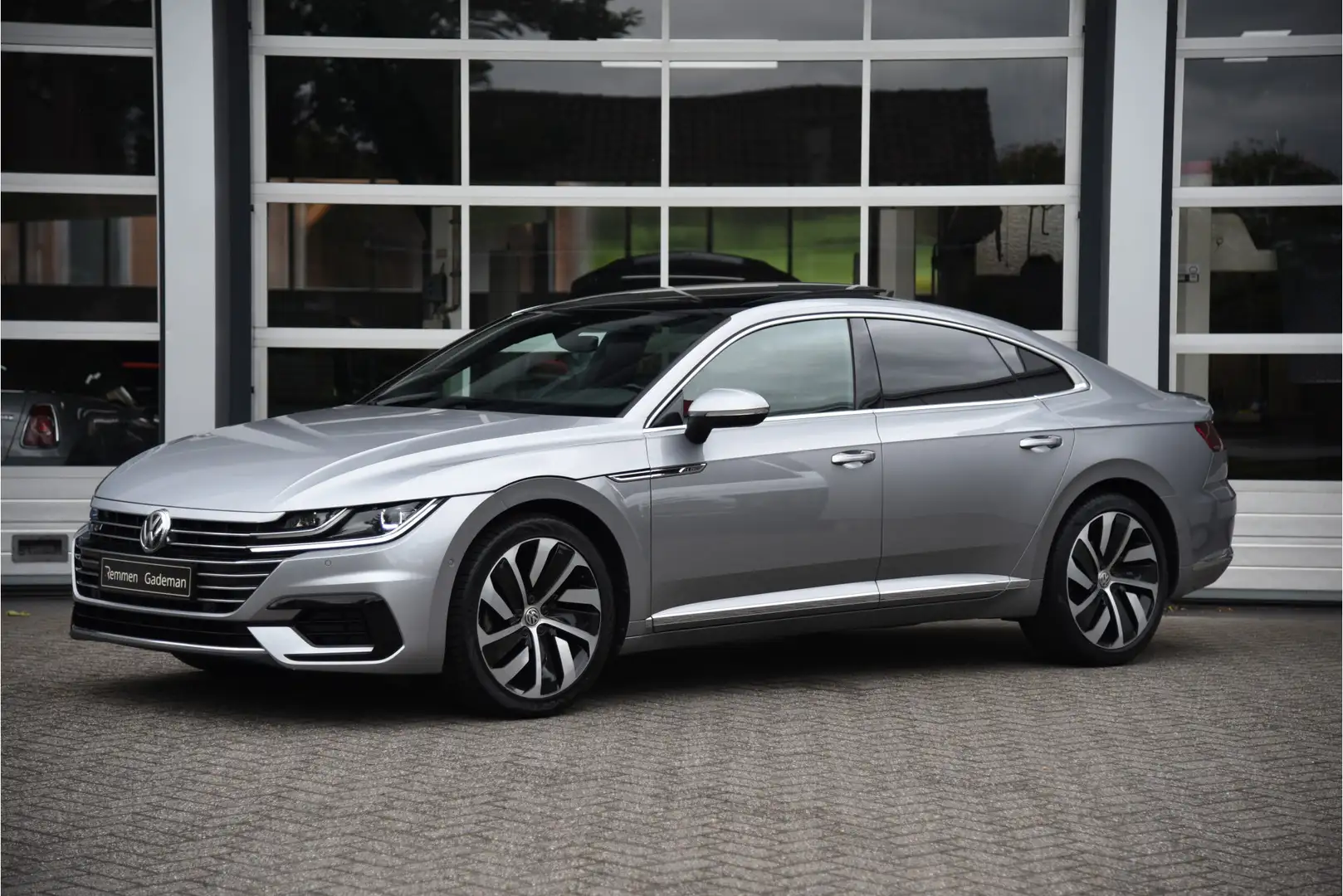 Volkswagen Arteon 1.5 TSI Business R Grijs - 2