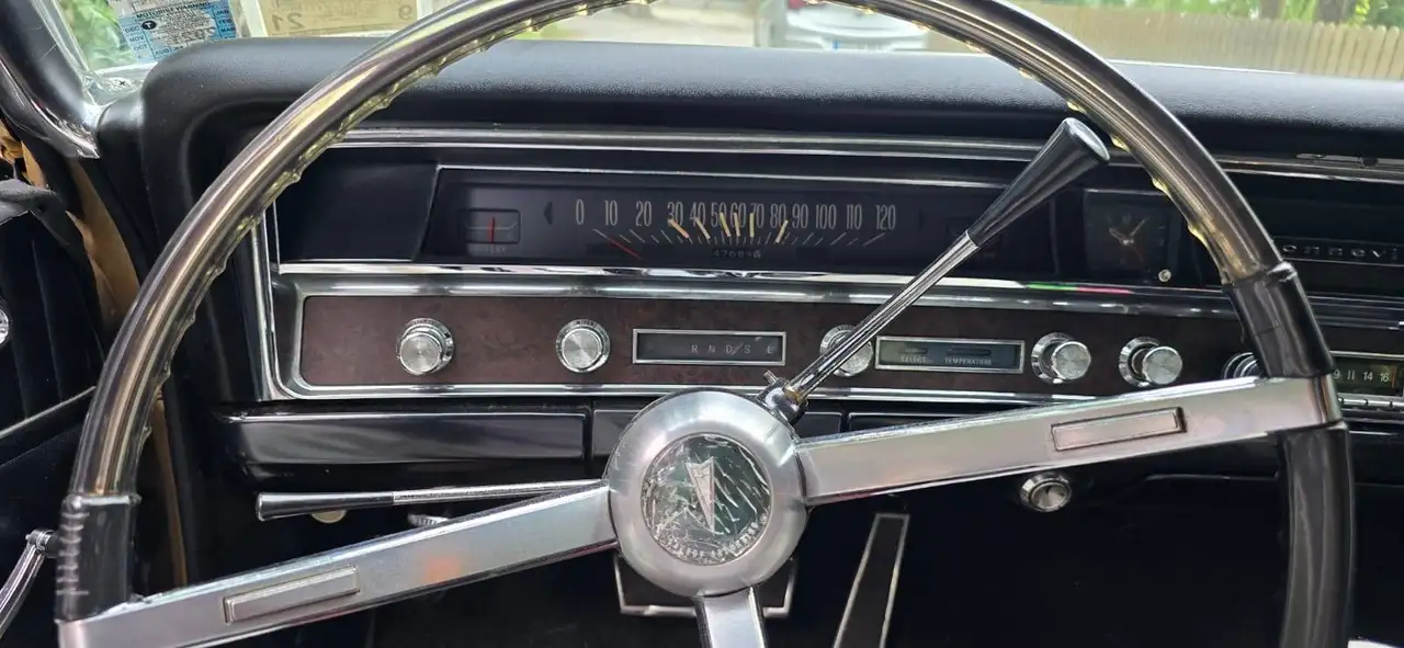 Pontiac Bonneville 4-Door Hardtop, foto 9