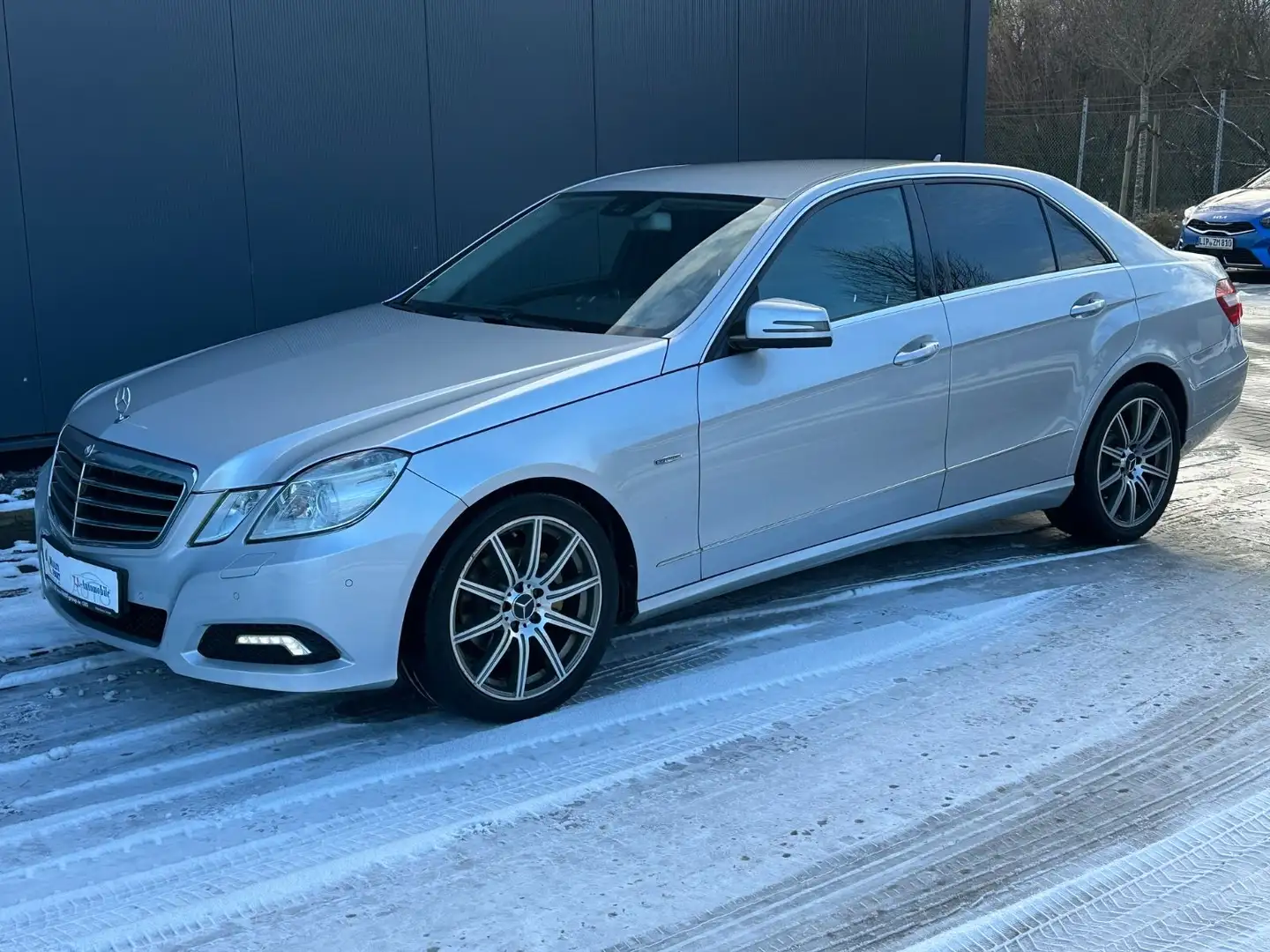 Mercedes-Benz E 220 E -Klasse Lim. E 220 CDI BlueEfficiency Silber - 2