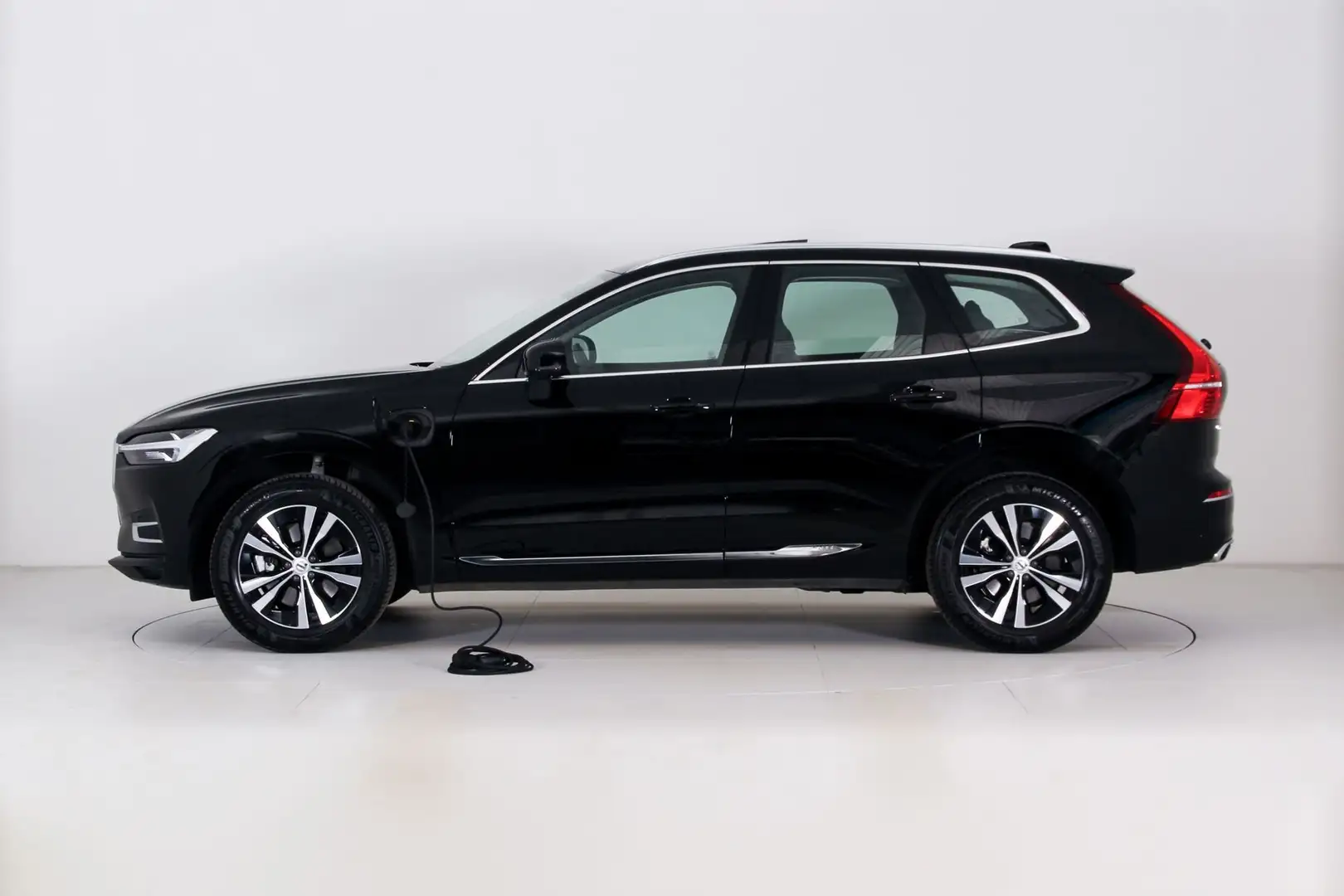 Volvo XC60 XC60 T6 PLUG IN PHEV AWD AUT INSCRIPTION EXPRESSI Zwart - 2