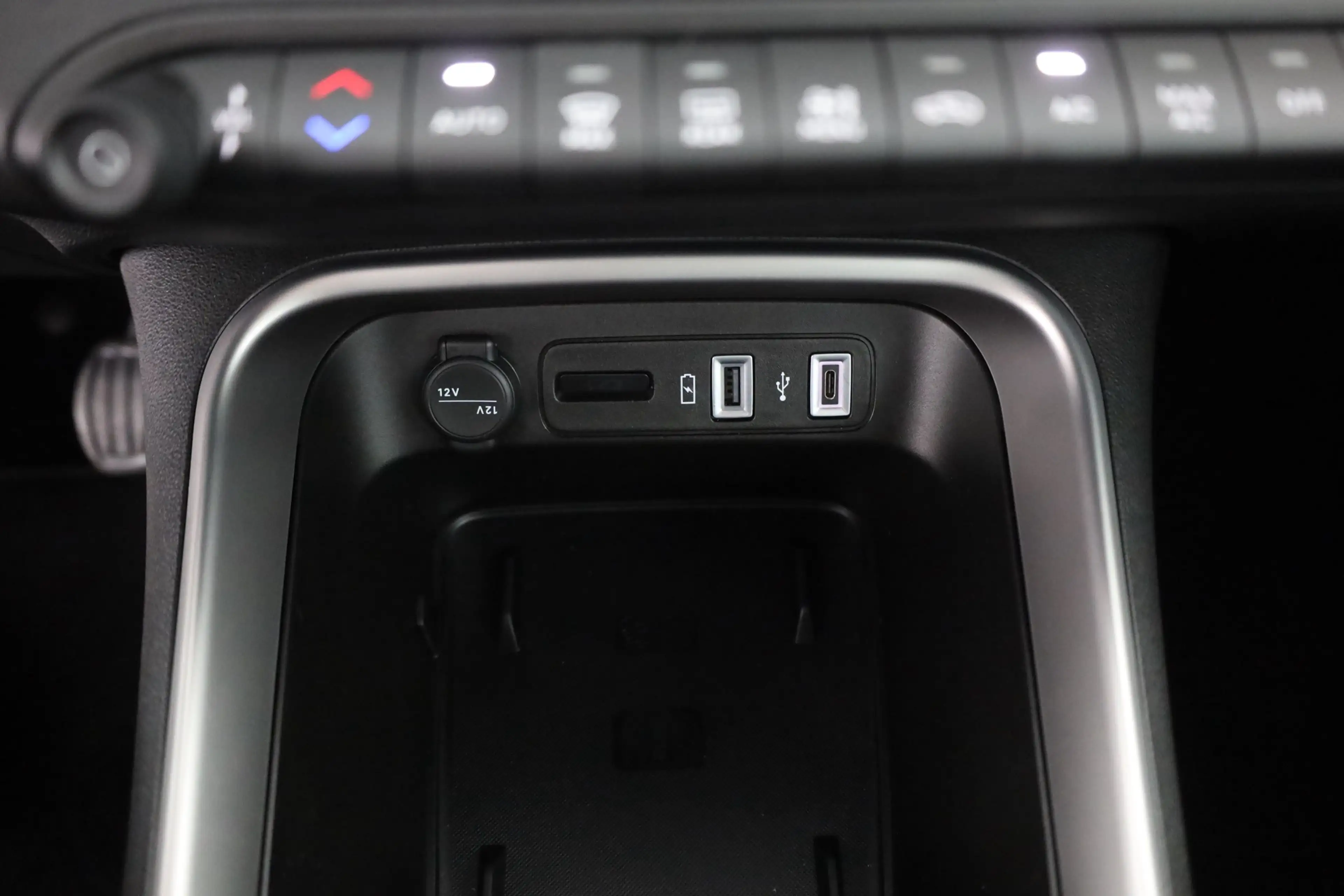 Jeep Avenger 1.2 T-GDI Altitude LED Navi Sitzheizung — photo 13