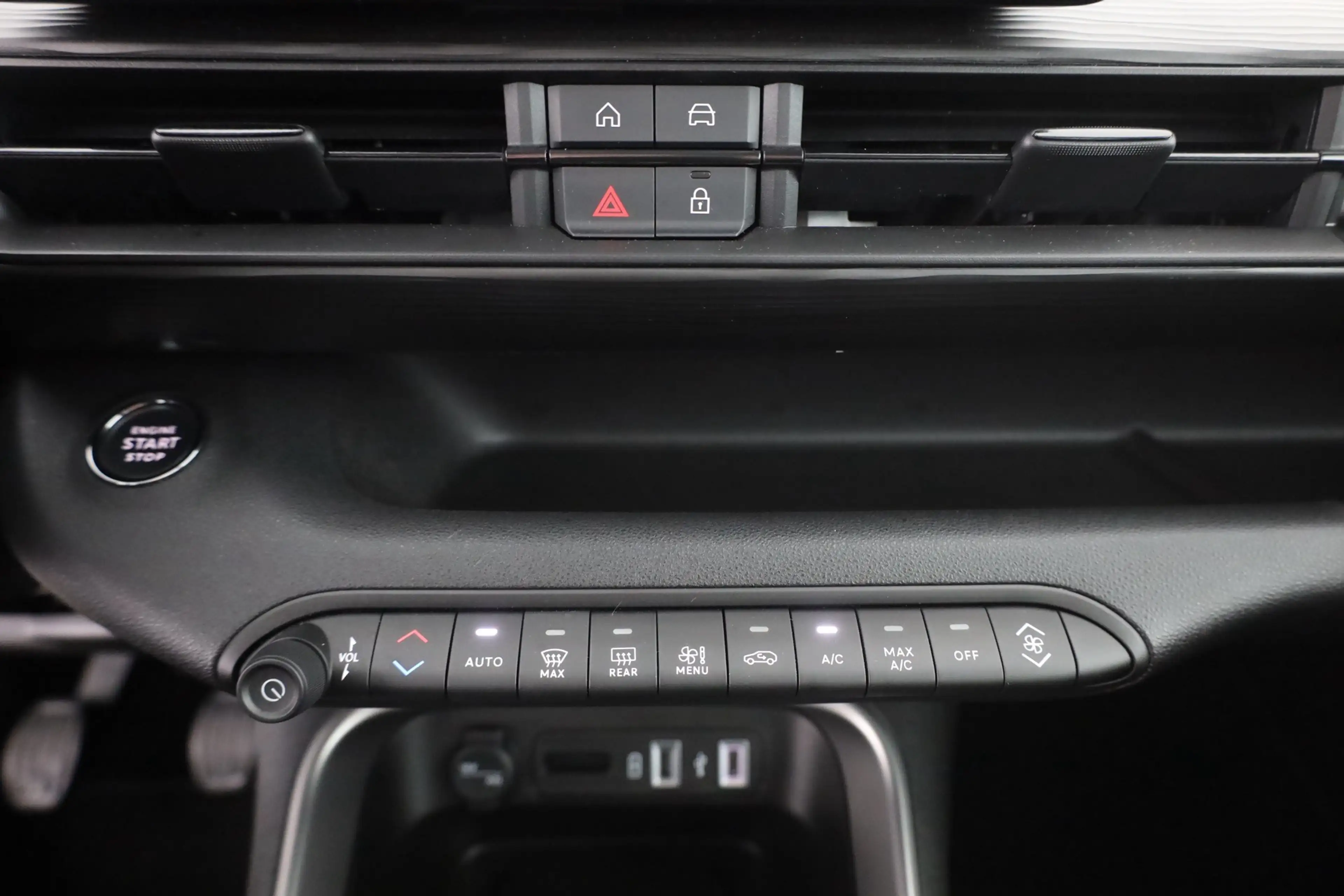Jeep Avenger 1.2 T-GDI Altitude LED Navi Sitzheizung — photo 12