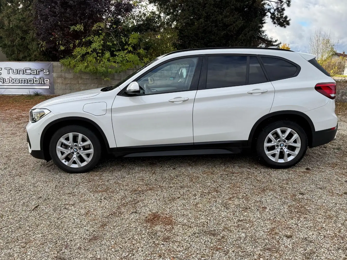 BMW X1 xDrive 25 e LED/Kamera/AHK/Leder/Navi/ Wit - 2