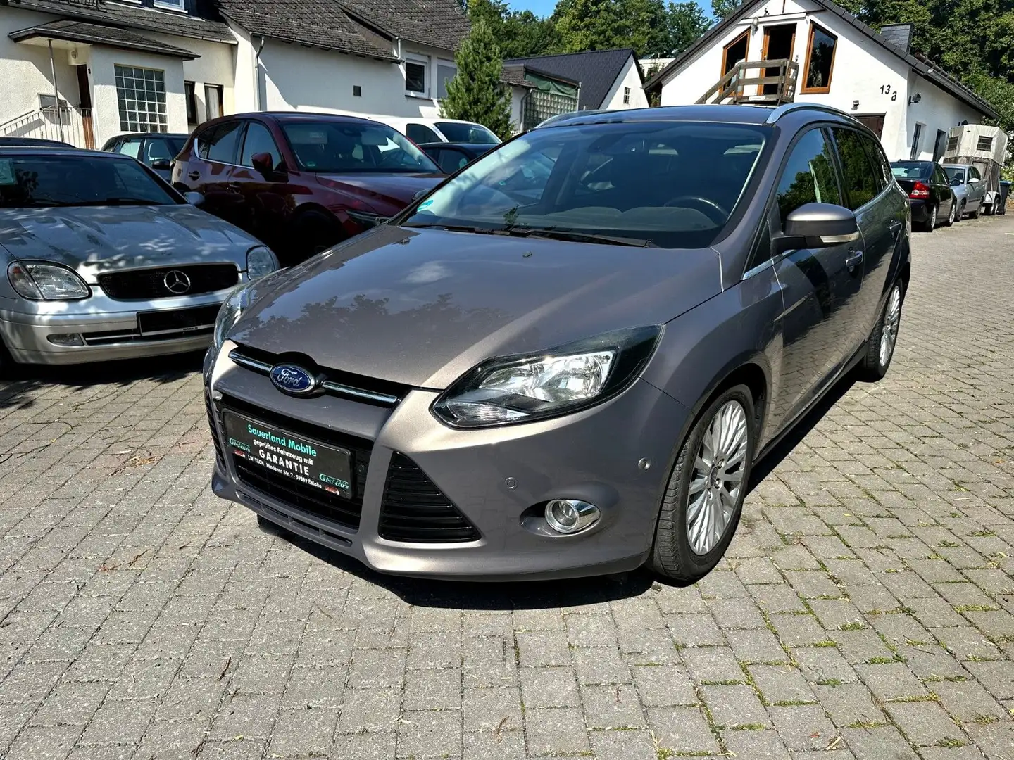 Ford Focus Turnier Titanium Navi Alu PDC Tempomat Braun - 1