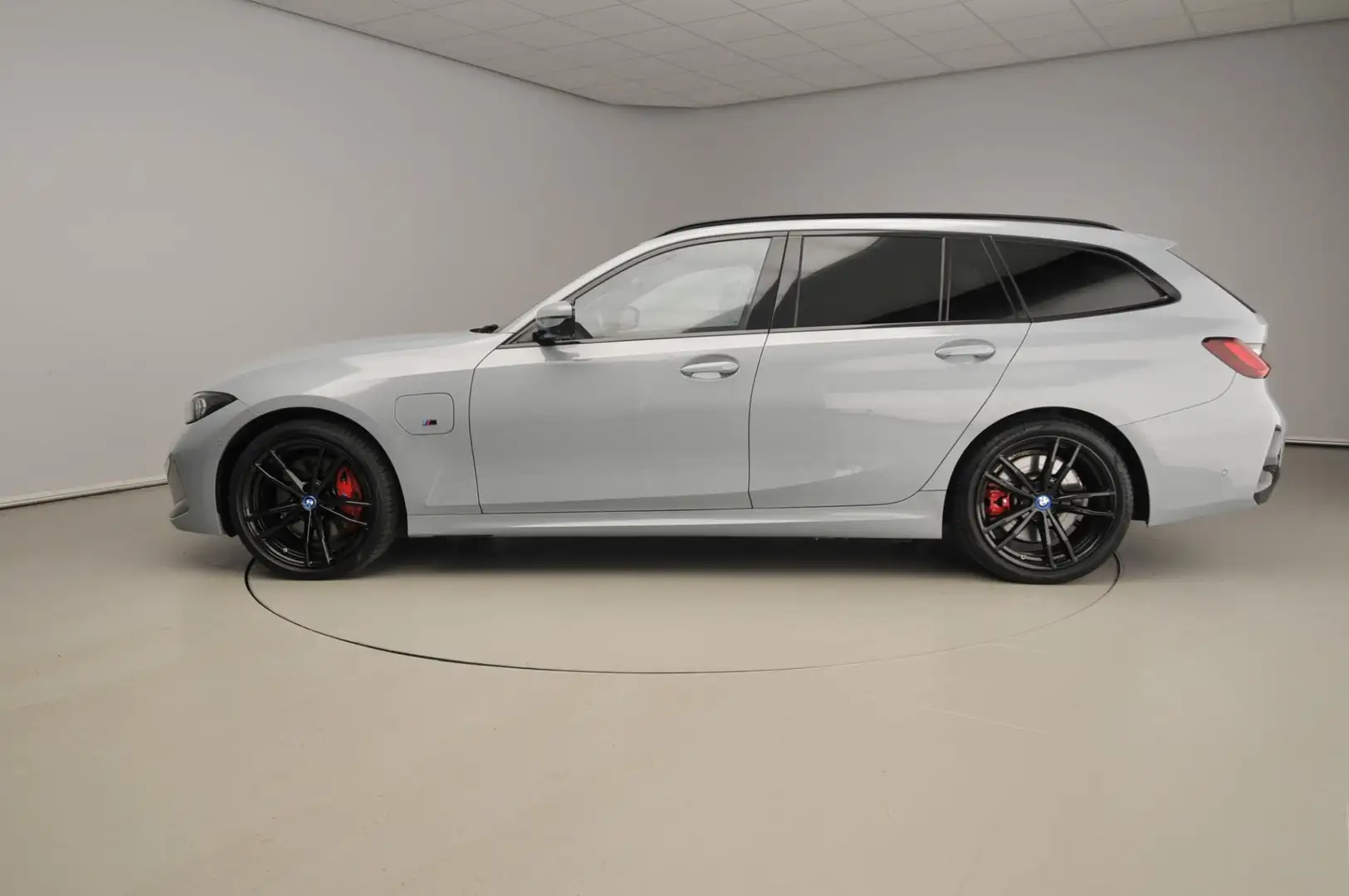 BMW 330 3 Serie Touring 330e | M-Sportpakket | LED | Leder Grau - 2