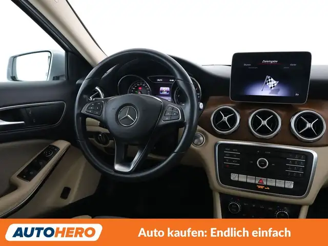 Mercedes-Benz GLA view 13