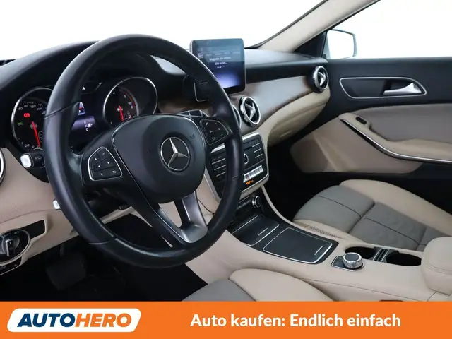 Mercedes-Benz GLA view 11