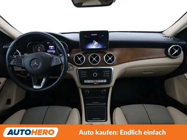 Mercedes-Benz GLA view 12