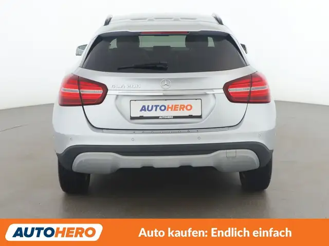 Mercedes-Benz GLA view 5