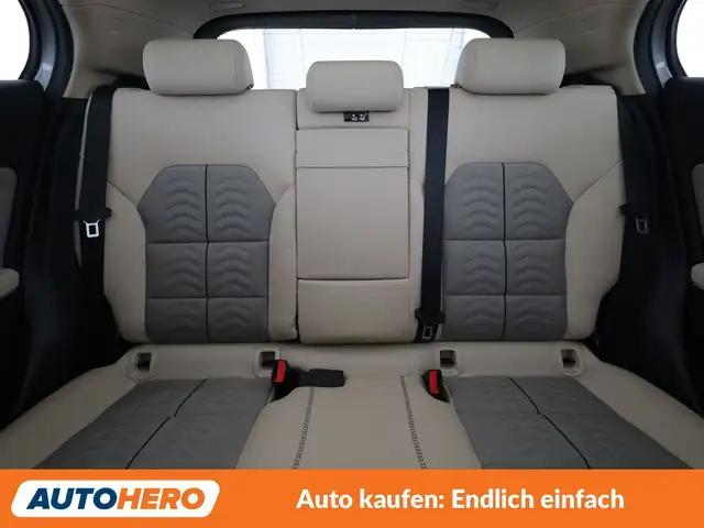 Mercedes-Benz GLA view 15