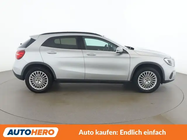 Mercedes-Benz GLA view 7