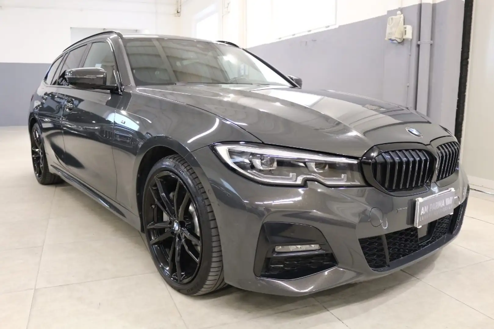 BMW 330 d 48V xDrive Touring Msport Grau - 1