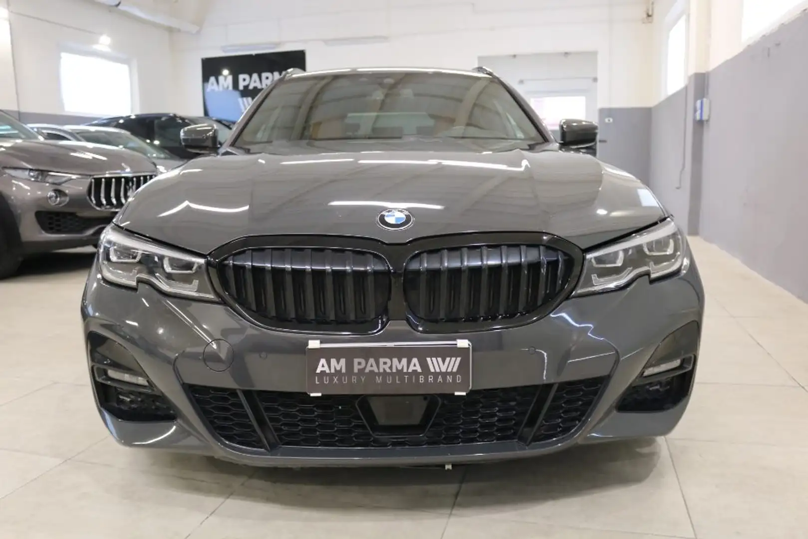 BMW 330 d 48V xDrive Touring Msport Grau - 2