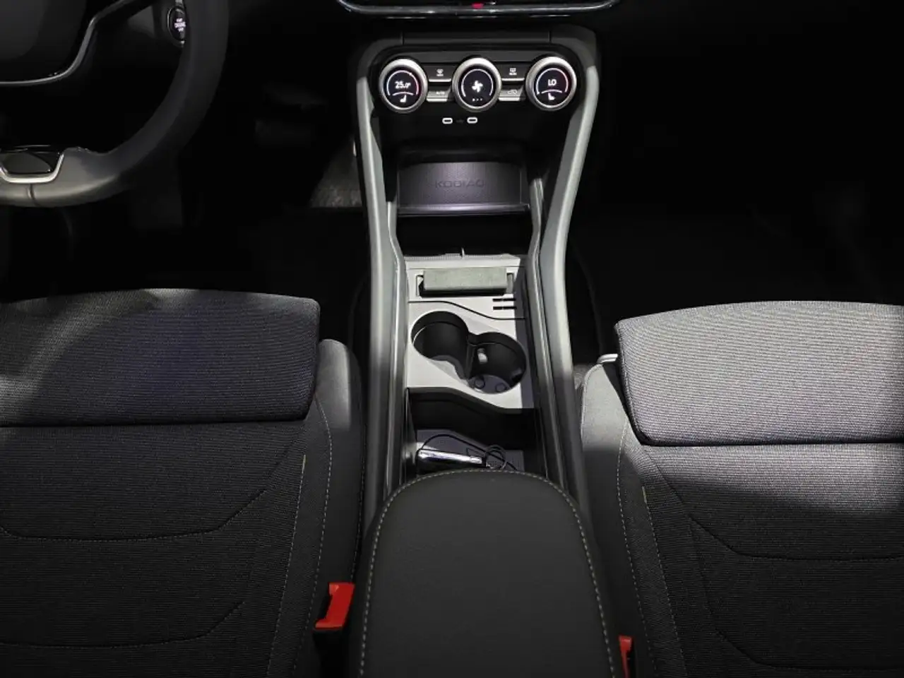 Skoda Kodiaq 2,0TDI DSG 7-Sitzer/Matrix/Navi/ACC/el.Klappe/Kame, миниатюра 13
