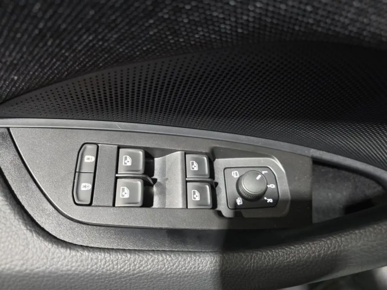 Skoda Kodiaq 2,0TDI DSG 7-Sitzer/Matrix/Navi/ACC/el.Klappe/Kame, миниатюра 27