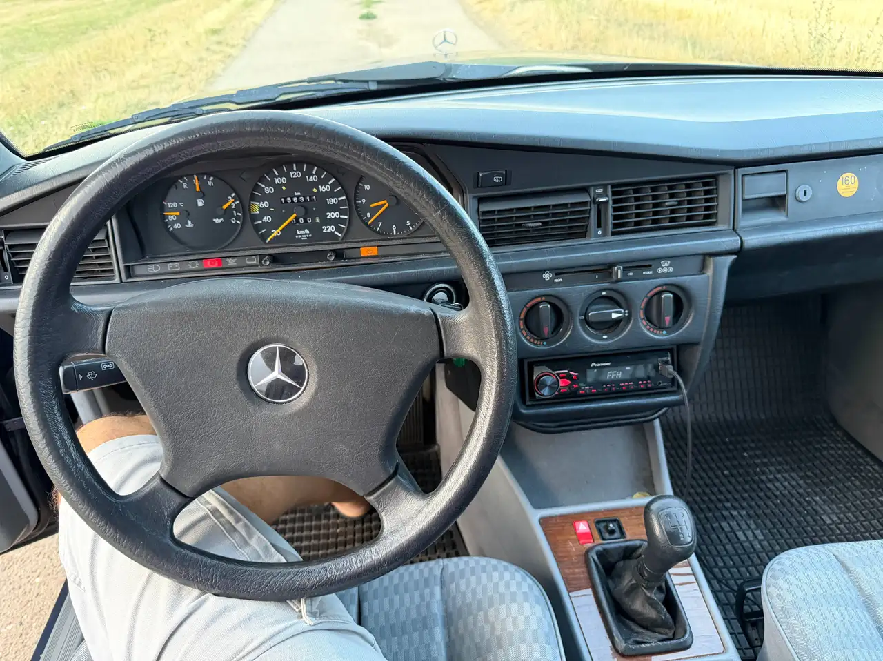 Mercedes-Benz 190 E 1.8, foto 12