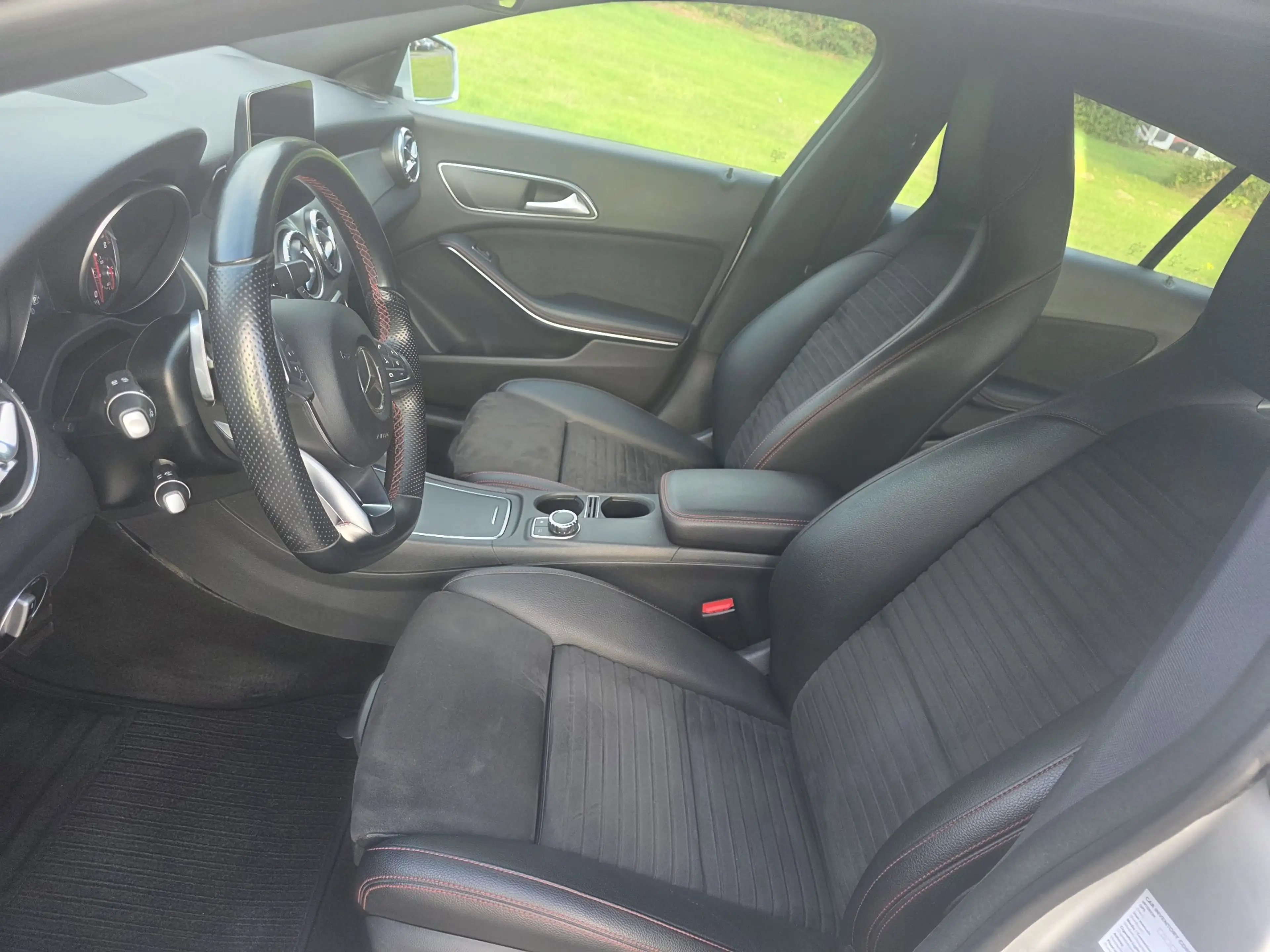Mercedes-Benz CLA 180 CLA 180 AMG LINE — photo 9