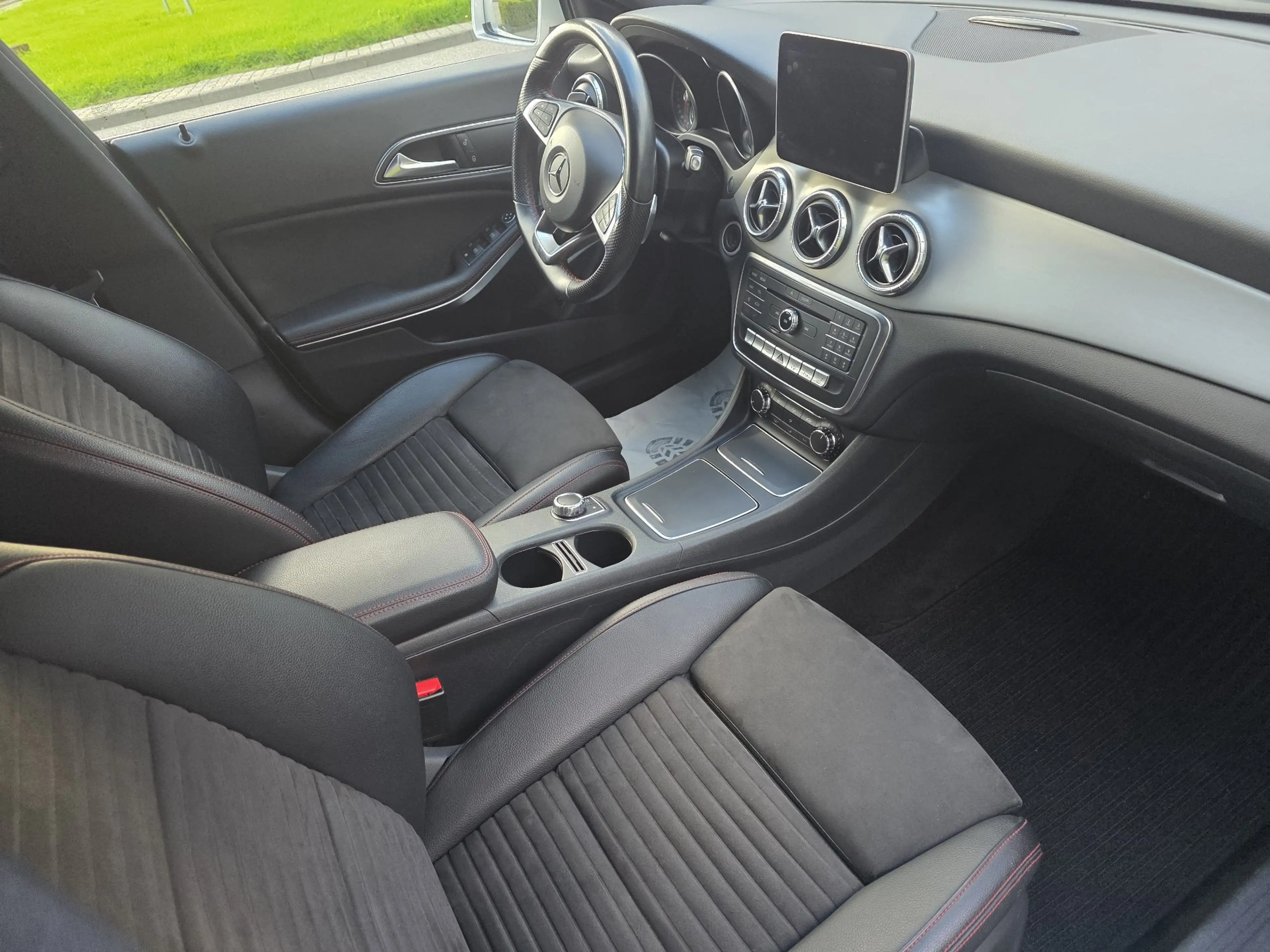 Mercedes-Benz CLA 180 CLA 180 AMG LINE — photo 10