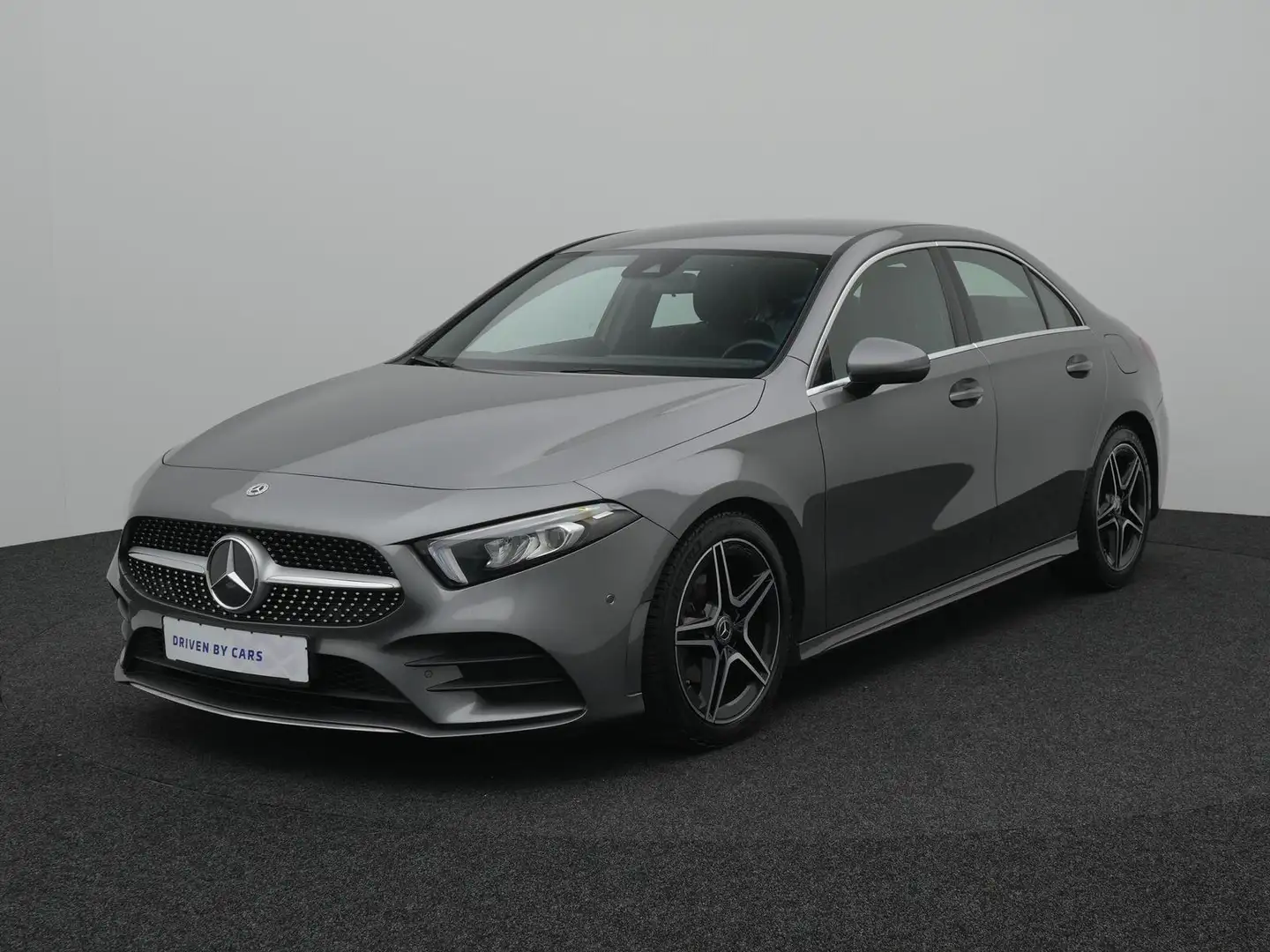 Mercedes-Benz A 180 d AMG-Line,LED,TEMPO,NAVI,MBUX,LANE,SHZ,KAM Gris - 2