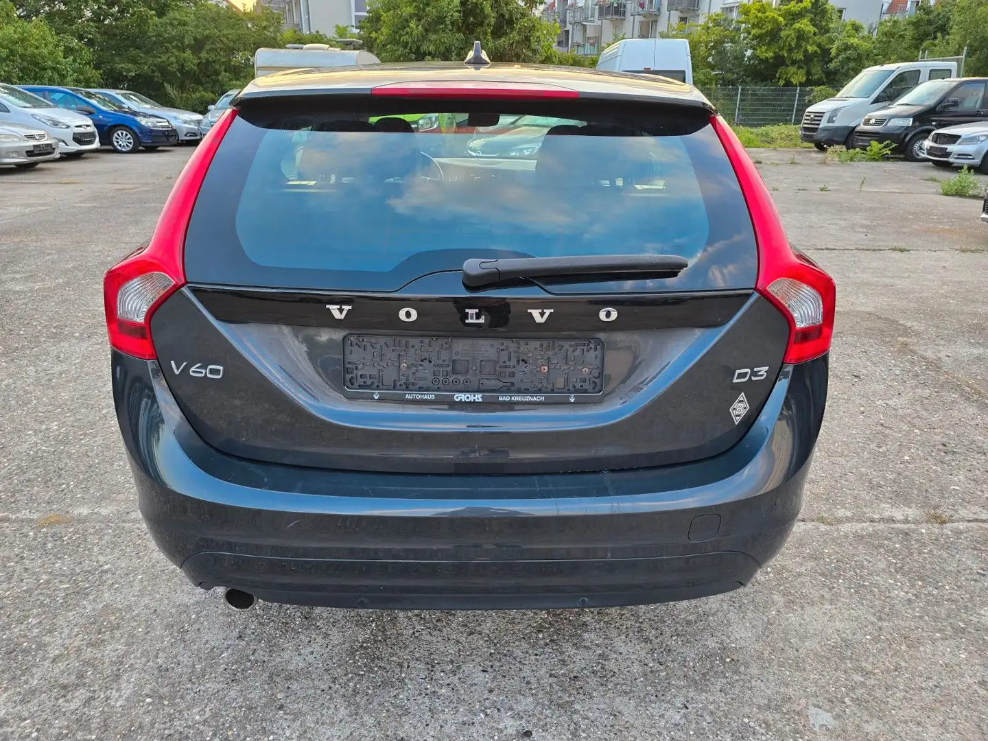 Volvo V60 Kombi Momentum TÜV neu Grey - 2