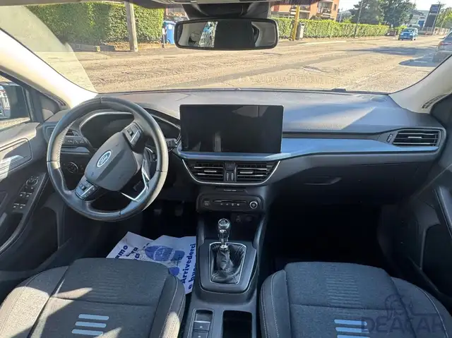 Ford Focus view 9
