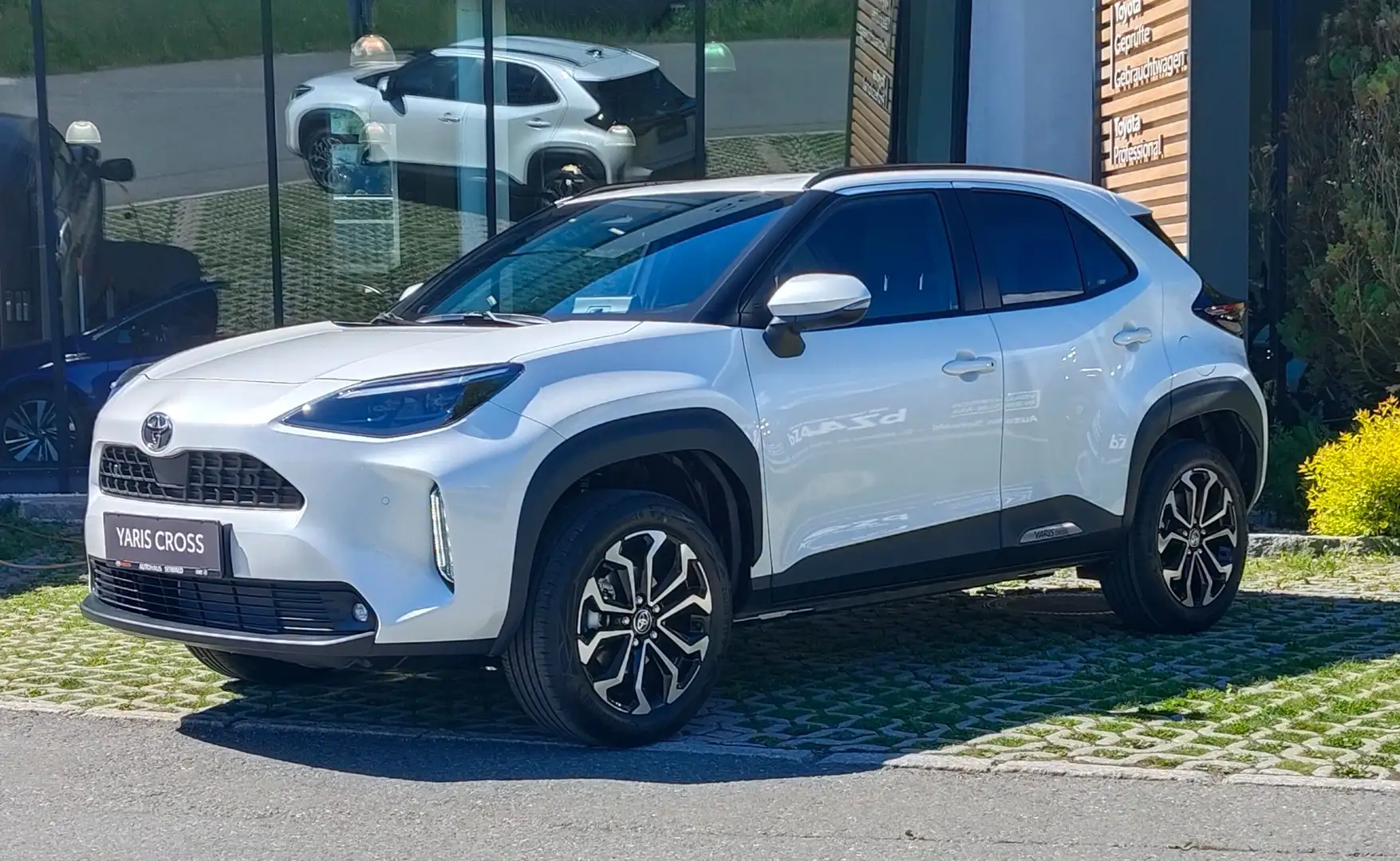 Toyota Yaris Cross Yaris Cross 1,5 VVT-i Hybrid Active Drive Weiß - 1