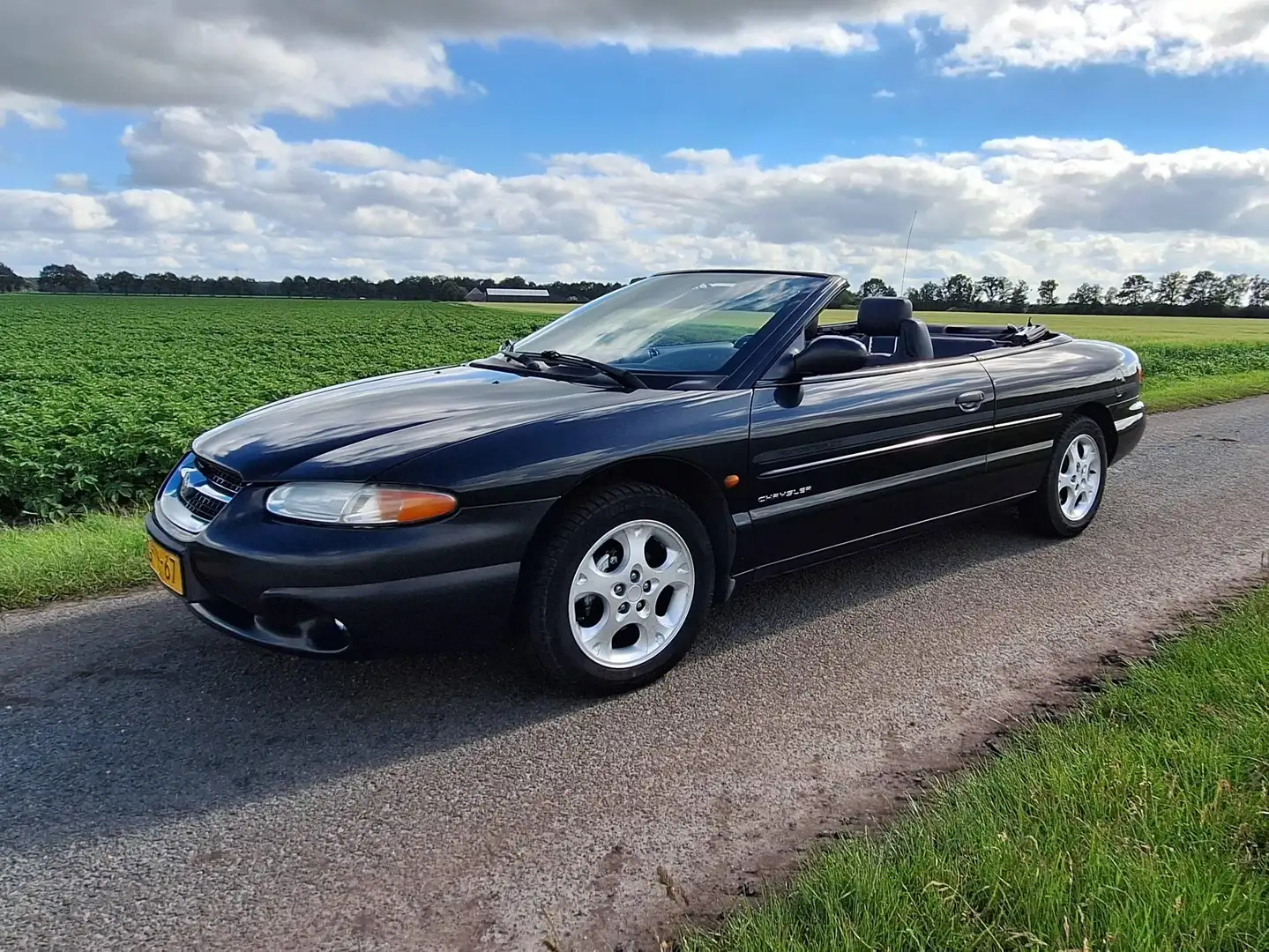Chrysler Stratus Stratus 2.0i LE Convertible Schwarz - 2