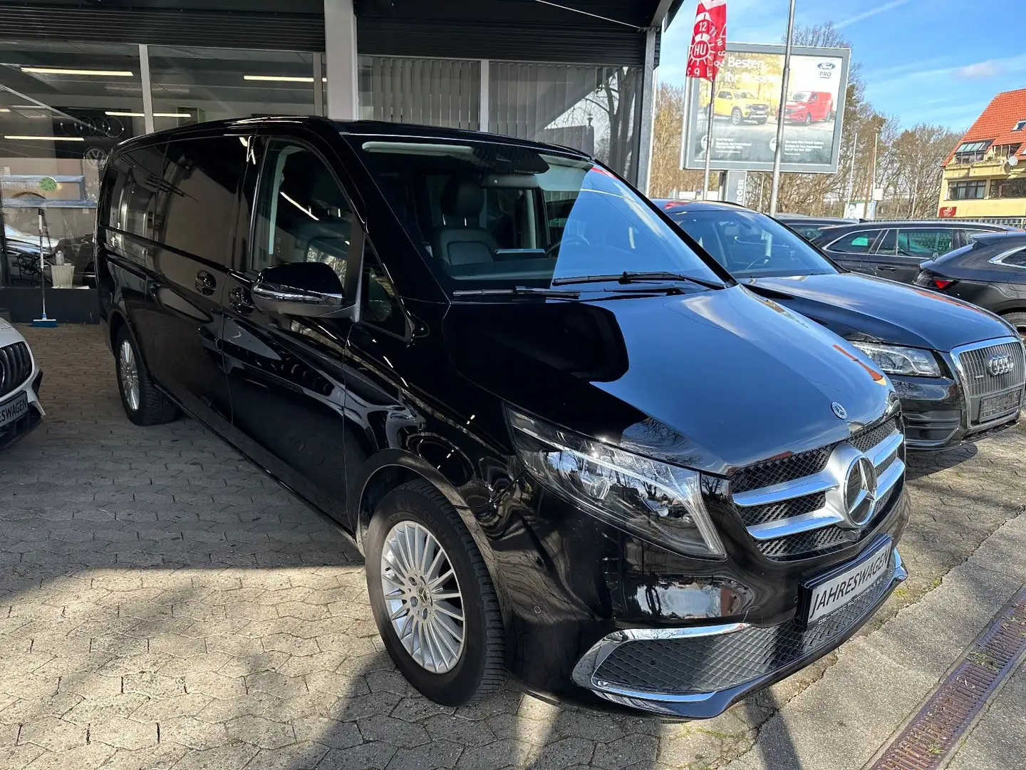 Mercedes-Benz V 300 Extralang 4 Matic Leder Burm Distr  Standh Schwarz - 1
