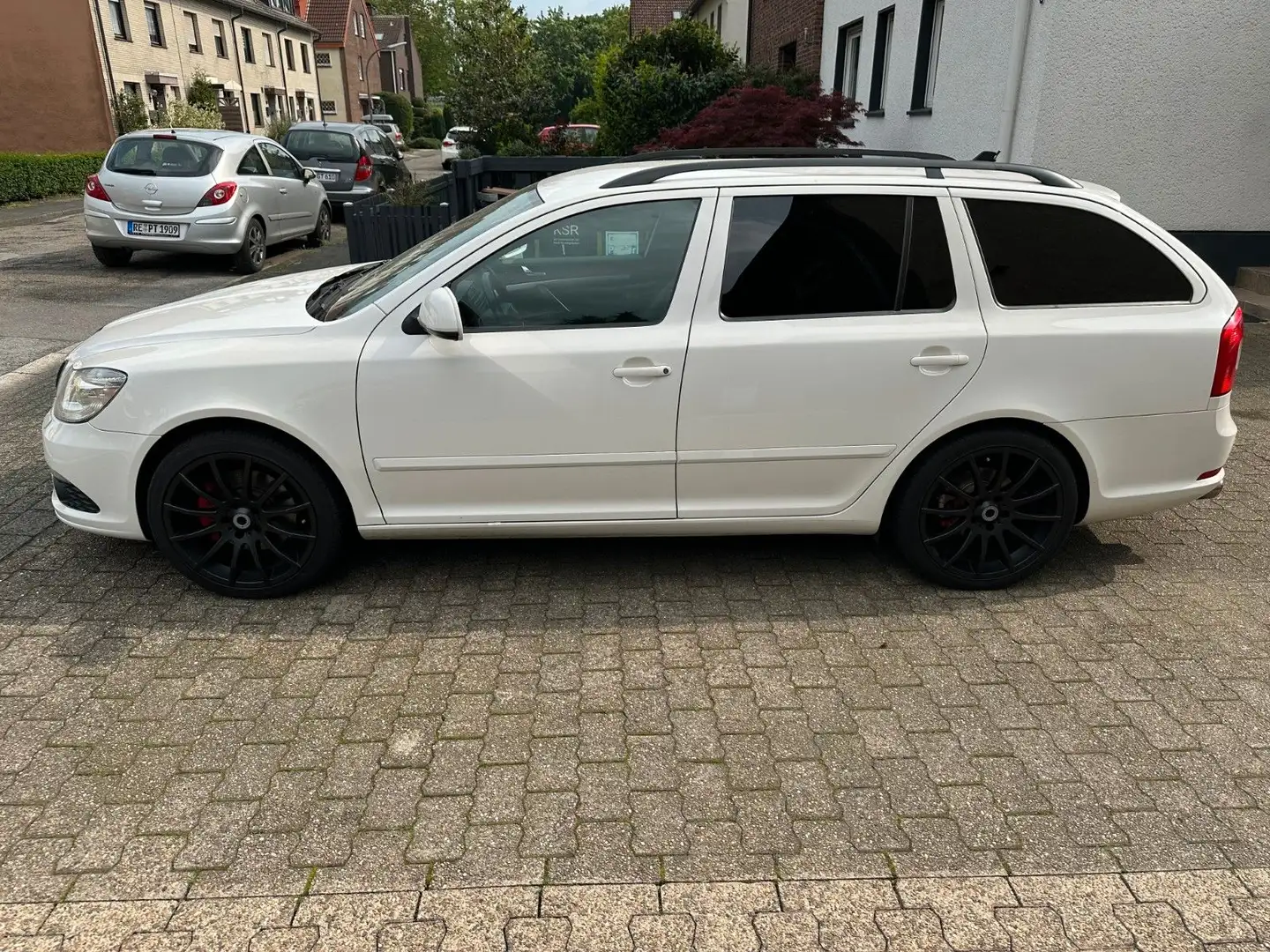 Skoda Octavia Combi RS Weiß - 2
