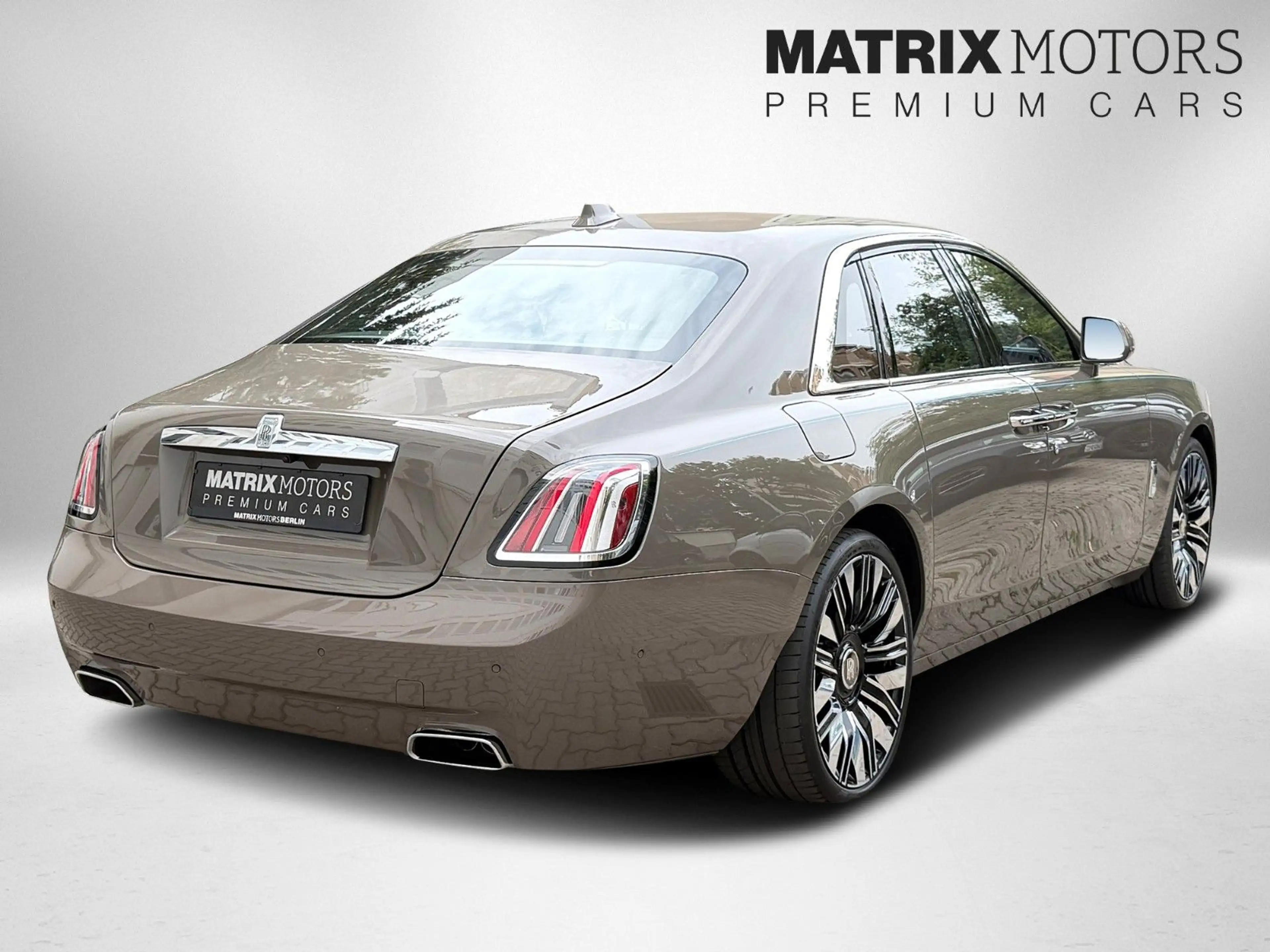 Rolls-Royce Ghost Series ll Theatre Picnic BeSpoke Massage — photo 2